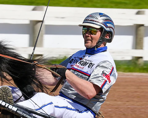 Kari Alapekkala ohjastaa idearivin varmaa.