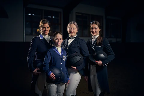 Tässä he ovat: Eevamaria Porthan-Broddell, Jessica Kerttunen, Oona Ylirautia ja Johanna Similä.