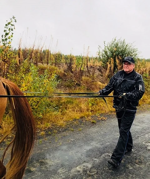 Lauri Tyynelällä riittää eläkkeellä hyvin aikaa hevosille.