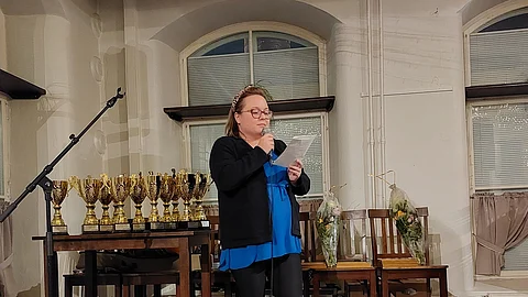 Forssan raviradan toiminnanjohtaja Elina Hirvonen esitteli uuden Hevosalan Areena -tapahtuman Jalostuspäivien iltatapahtumassa.