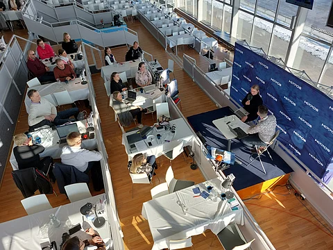 Jalostuspäivillä Forssan Pilvenmäellä Lauri Hyvönen haastattelee Riina Rekilää.