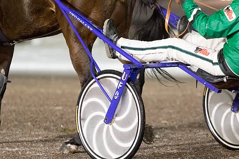 1.5.2022 ja sen jälkeen valmistetuista jenkkikärryistäkin on löydyttävä valmistuspäivämäärä ja valmistusnumero.