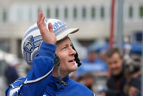 Erik Adielsson ajoi Calle Crownin voittoon.