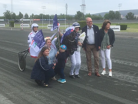 Suomalaisjuhlaa Oslossa. Euforia oli ponilähdön paras lauantaina.