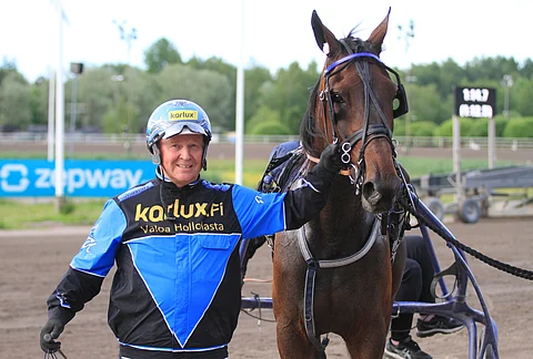 Damiano ja Juha Utala olivat keränneet ainoastaan hieman reilu kahden prosentin pelikannatuksen, mutta nappireissu ja kengättömyys mahdollistivat yllätysvoiton.