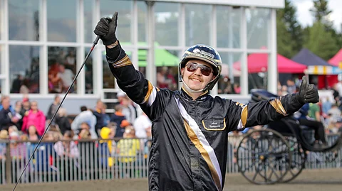 Ensimmäisen Kivikylän Komeetan voittoa tuuletti Arna Ruohomäki.