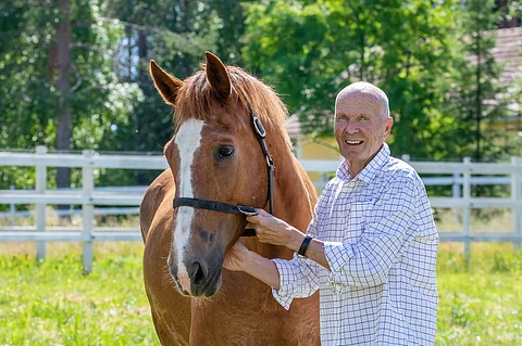 Heikki Parviainen ja siitokseen siirtynyt I.P. Riimi.