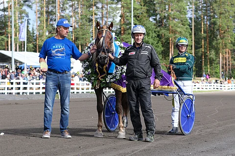 Parvelan Retu selvitti alun karikot kunnialla. Ori kruunattiin Suurmestaruusajon parhaaksi.