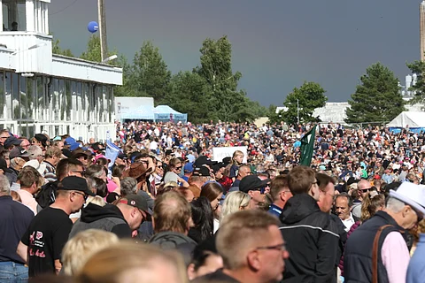 Suomi on ravikansaa, eivätkä edes lauantain tummat pilvet pelottaneet yleisöä pois Forssasta.