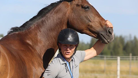 Junnukulta kaulassa kesällä 2021.