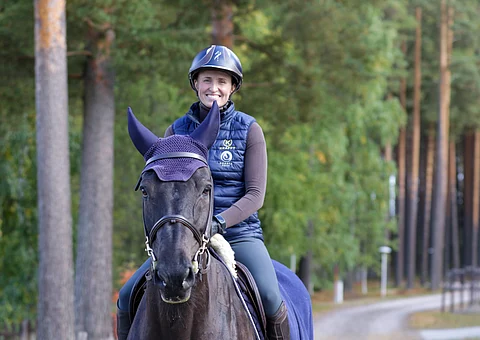 Susanna Granroth ja Black Friday ottivat Hevosurheilun vieraakseen.