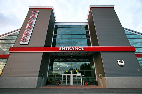 Pikkujoulu pidetään Powerparkin karting-hallissa.