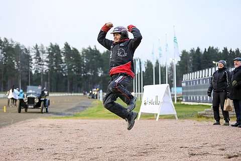 Olavi Nisonen laittoi voittajakehässä itsekin parastaan.