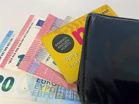 Museokortti on luikahtanut lompakkoon. Sopisiko sinne myös ravikortti?