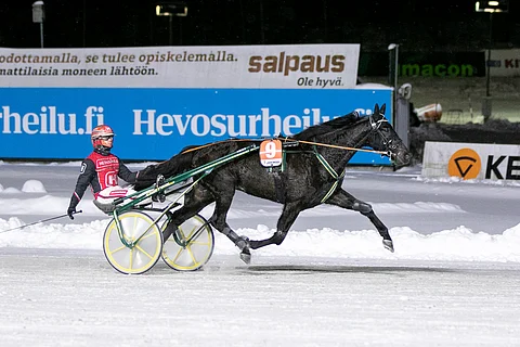 Reload Pellini kyyditsi 19.12.2022 Jokimaalla Santtu Raitalan vuoden 400. voittoon.