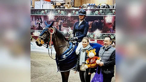 Rachel Törnblom ja Helga TH.O. voittivat ponien GP:n.