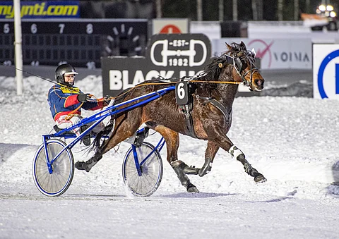 Downshifter karkasi Kuopiossa johtavan rinnalta, vaikka vastassa oli kuudesti peräkkäin voittanut Hertus.