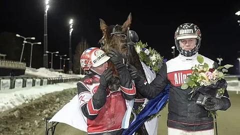 Hierro Bokon Ruotsin startit Hannu Korvelle ajanut Mika Forss palaa ruunan rattaille Seinäjoella.