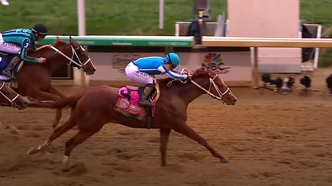 Mage laukkaa Kentucky Derbyn voittajaksi Javier Castellanon kannustamana. Kuvankaappaus: