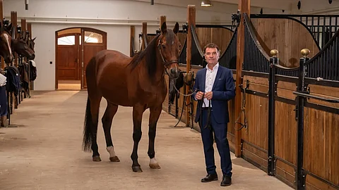 Viking Kronos on Vombin valmennnuskeskuksen omistajan Lutfi Kolgjinin elämän hevonen. Kuva: