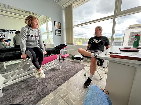 Janna -ei enää Jensen vaan jälleen Huhtanen-  otti takaisin tyttönimensä ja pitää Someron hevostilan.  Polvivamma teettää vielä työtä ja yhteistyö fysiikkavalmentaja Marko Yrjövuoren kanssa jatkuu.