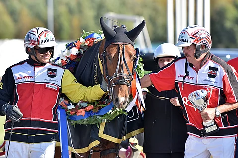 Syyskuun alussa Henri Bollström ja Pauli Raivio pääsivät juhlimaan Vale-Ellin kanssa Oulu Expressin voittoa.