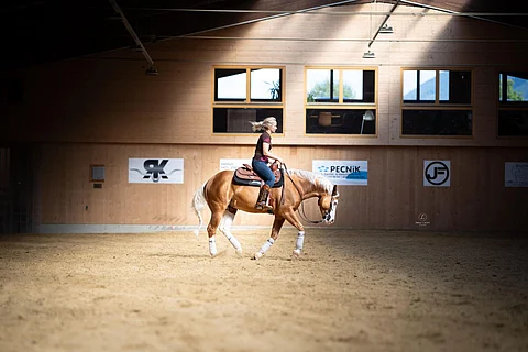 Nyt on hyvä fiilis ja vajaat pari kuukautta aikaa treenata isoon reining-kisaan, Euroderbyyn.