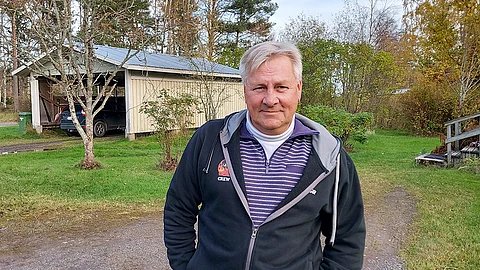 Esa Vaahtera kotipihassaan Pinomäessä.