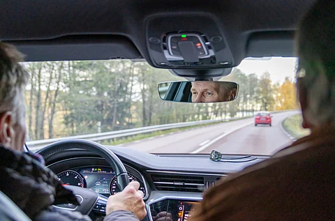 Harri Lind sai kuulla monenlaisia juttuja Jorma Kontion ajaessa raveihin.