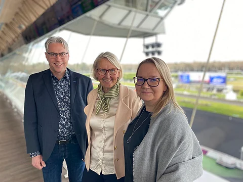 Arto Hytönen, Marjaana Alaviuhkola ja Minna Mäenpää osallistuivat UET:n kokoukseen.