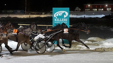 La Cerise kurkotti maalilinjalle ensimmäisenä.