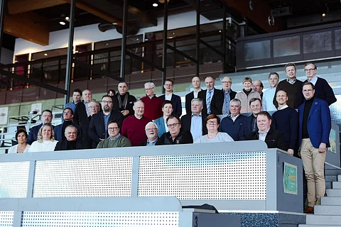 Suomen Hippoksen valtuuskunta kokoontui Vermoon ylimääräiseen kokoukseen.