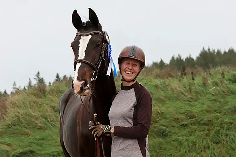 Kirsi Lönnmarkin FWB-tamma Fullcasal Felidoli palkittiin Salon näyttelyssä syyskuussa I palkinnolla. Näyttelykauden päätteeksi tammavarsa palkittiin parhaana nuorena lämminverisenä ratsuhevosena.