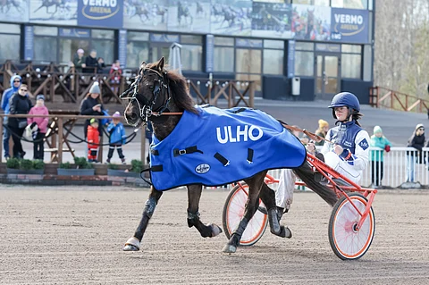 Maria Kiukaan valmentama Ekstrands Bärgarn on suomalaisista toistaiseksi vuoden nopein b-poni, jolla on osallistumisoikeus PM-kisoihin.