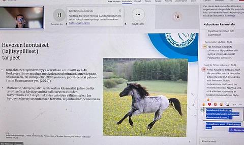 Webinaari jätti osan ihmisistä hämmentyneiksi siitä, mihin asetuksella pyritään. Webinaaria kuunteli enimmillään noin 350 ihmistä. Essi Wallenius alusti hevosen lajityypillisistä tarpeista.