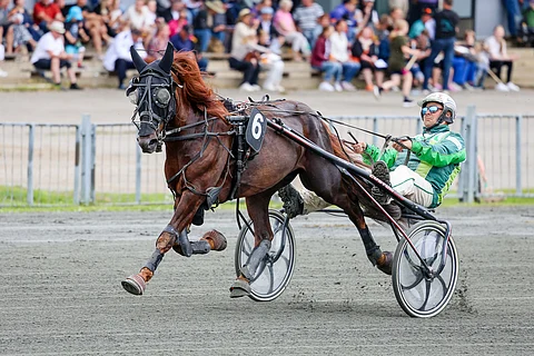 Virin Urho rattaillaan Markus Porokka.