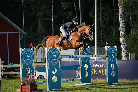 Janna Huhtanen ponkaisi kärkeen SM-kisassa.