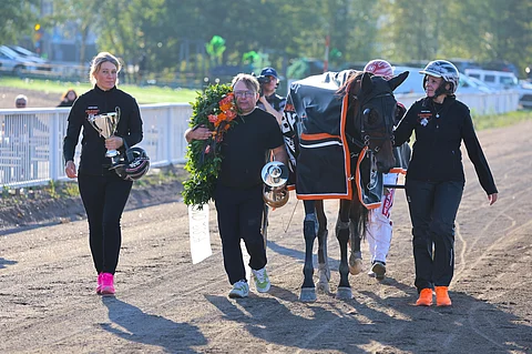 Katja Melkko valmentaa, HPT Nordic AB omistaa ja Santtu Raitala ohjasti Lightning Stridea, joka pakeni kauas muilta.