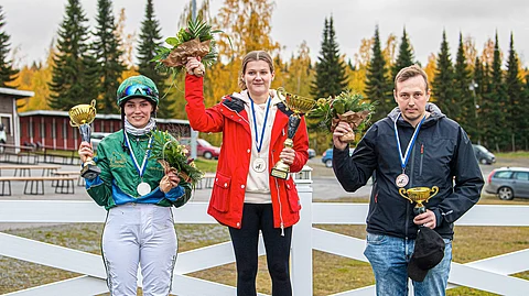 Amatööriohjastajien SM 2024 palkintokolmikko