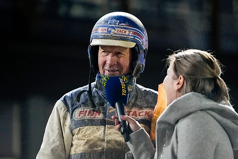 Ravivalmentaja Pekka Korpi Nelly Korpikosken haastateltavana