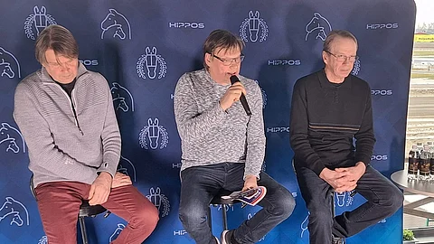 Esko, Timo ja Antti Niemelä puhuivat Hevosalan Kasvatuspäivillä 28.2.2025 varsan opettamisesta.