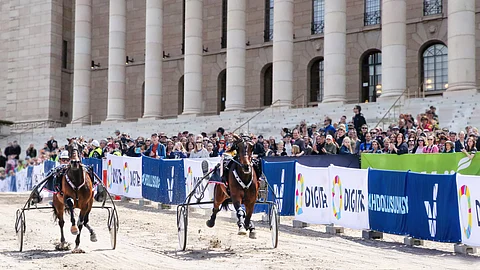 Raviurheilu tuodaan paraatipaikalle kesäkuussa.