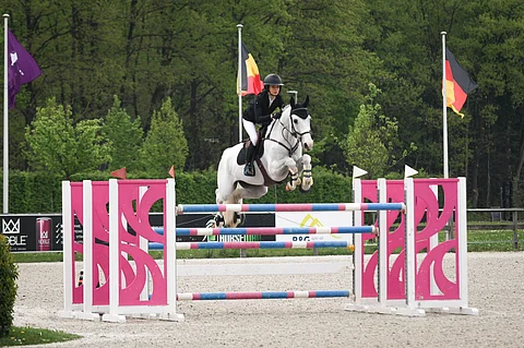 Anna-Julia Kontion ratsastama Eight Mile näytti laatua.