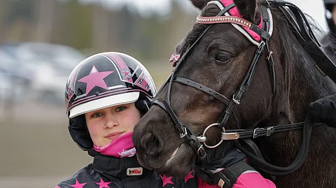 Eerika Koskenvalta on kolmas 200 voiton klubiin ohjastanut poniohjastaja