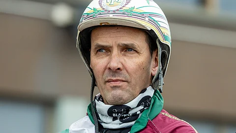 Veli-Pekka Toivanen ohjastaa Global De Onea ja Ecstasya Porin Toto5-kierroksella.