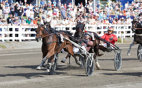 Daniel Redén pääsi vaihteeksi juhlimaan myös ohjastajana huippulähdön voittoa. Double Deceiverin kiri puri maalisuoralla. Alessandro Gocciadoron Banderas Bi tuli hyvävoimaisena sen selässä toisena maaliin.