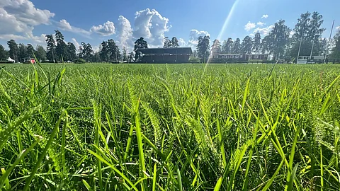 Hevosopiston derbykenttä sai osakseen hurjat rankkasateet PM-kisaviikonlopun viimeisenä aamuna.