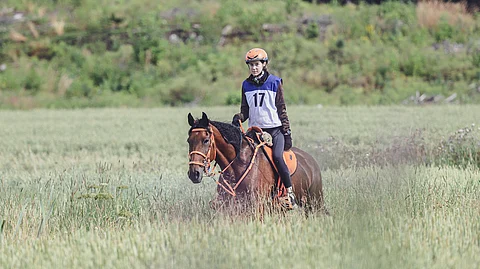 Mira Marjatsalo ja Natashina Harmi kilpailureitillä.