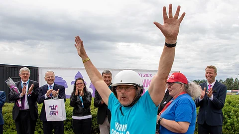 Reino Miettinen tuuletti Seinäjoella 2020 Virin Camillan voitettua kuningattaruuden.