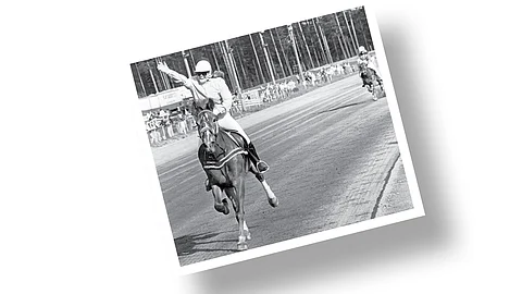 Kuva-arvoitus – tunnistatko kuvan hevosen ja ihmisen?